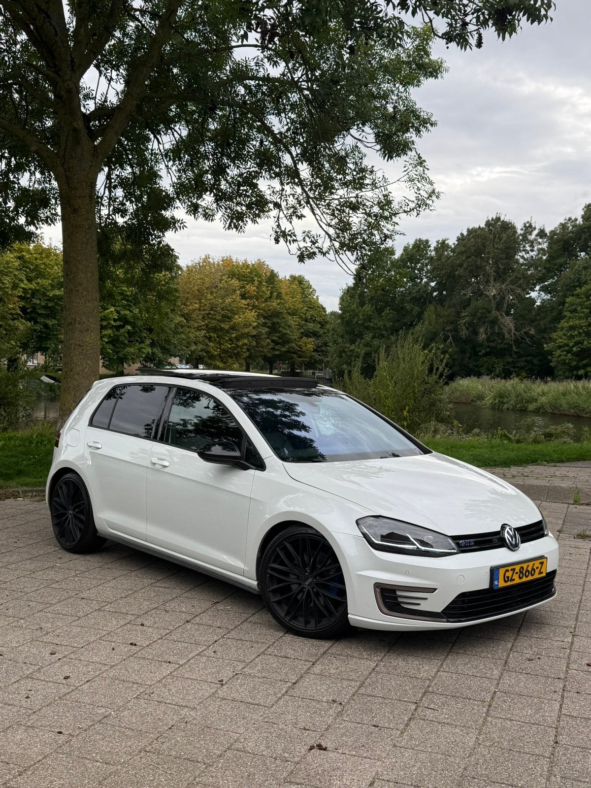Volkswagen Golf GTE - Dealer OH - NAP - Full option -Digital, Zwart, 4 cilinders, Wit, 1395 cc