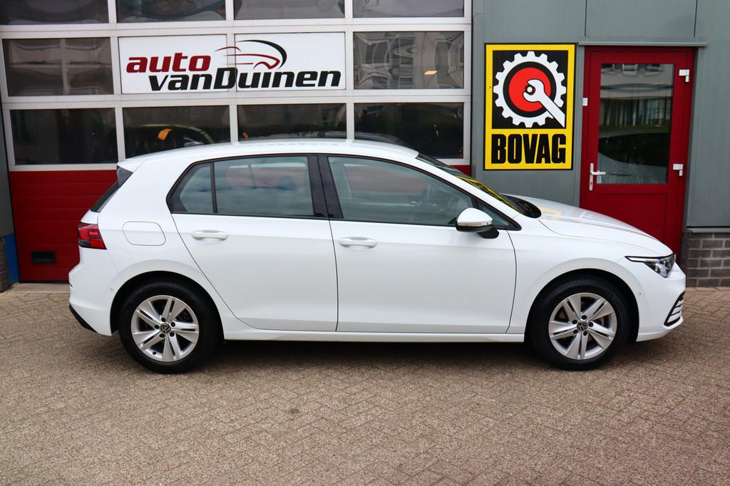 Volkswagen Golf 1.0 eTSI Life Business O.a: PDC, Camera, Sto, Adaptive Cruise Control, Gebruikt, Met garantie (alle), Alcantara