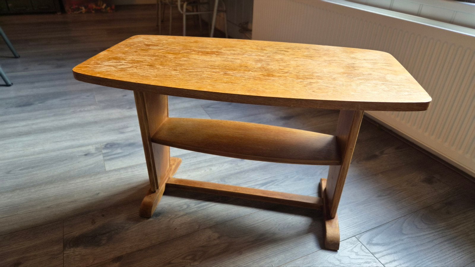 Vintage houten salon tafel met opbergplank, Ophalen