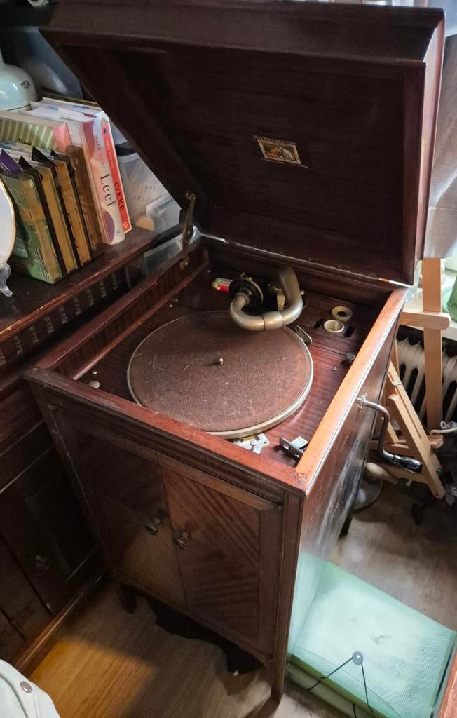 Perfecte His Masters Voice Grammofoon, Model HMV 157, Ophalen