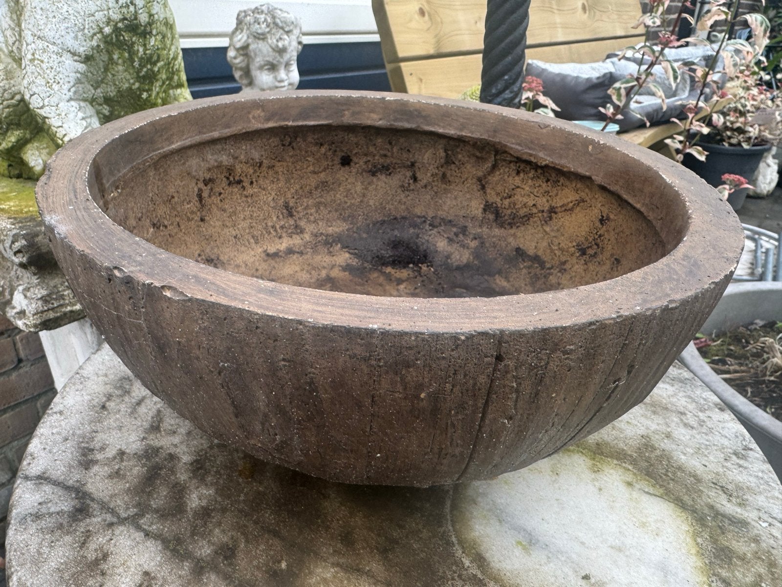 Grote ronde bloempot van steen, Ophalen, Steen, Gebruikt, Balkon