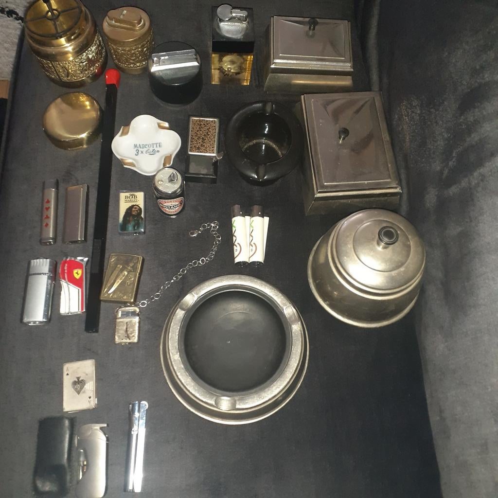 Diverse collectie aanstekers en asbakken, Verzamelen, Ophalen of Verzenden, Zo goed als nieuw, Aansteker