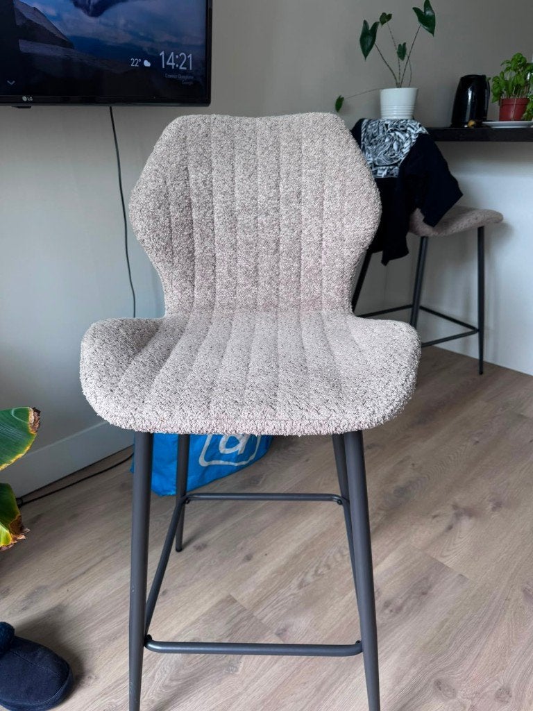 4x Hoyz Collection barstoel/barkruk bouclé – zandkleur, Ophalen, Gebruikt, Met voetsteun, 90 cm of meer