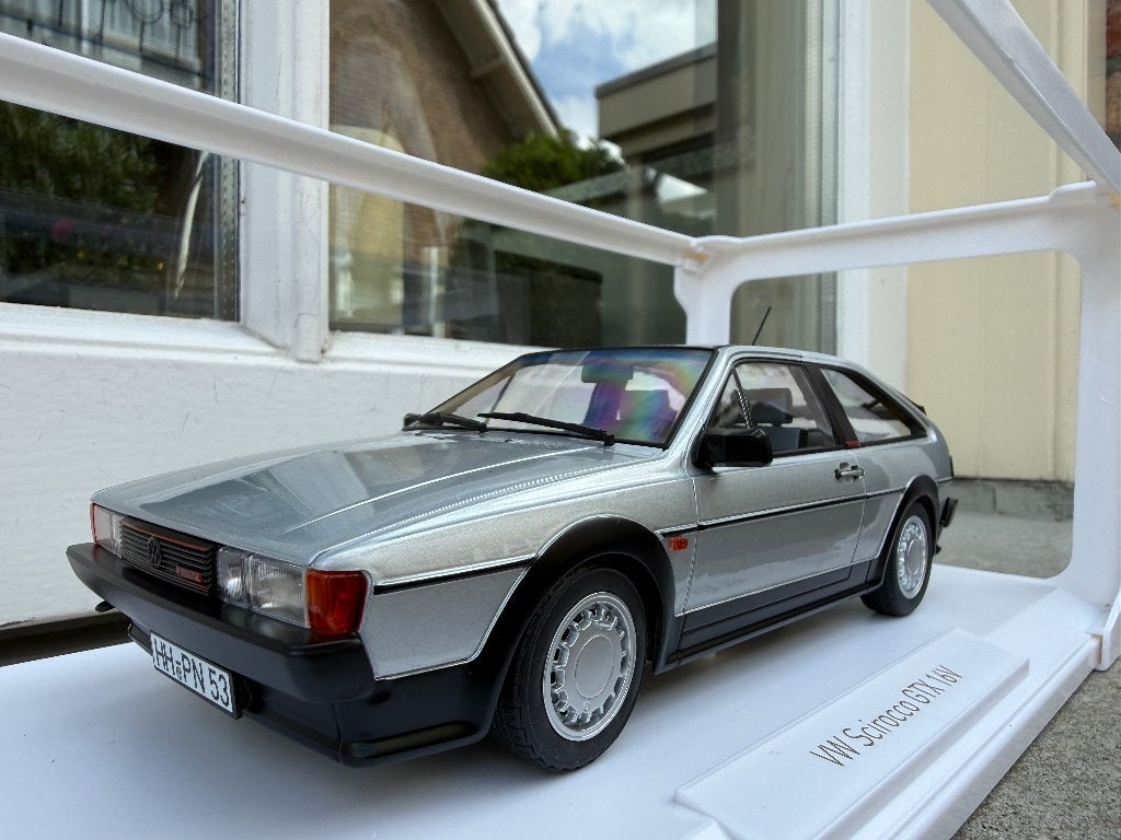 1:18 Volkswagen Scirocco GTX 16V zilvergrijs 1988 Norev, Auto, Norev, 70-72 Av. de Bohlen, Vaulx-en-Velin, 69120, France, Norev
