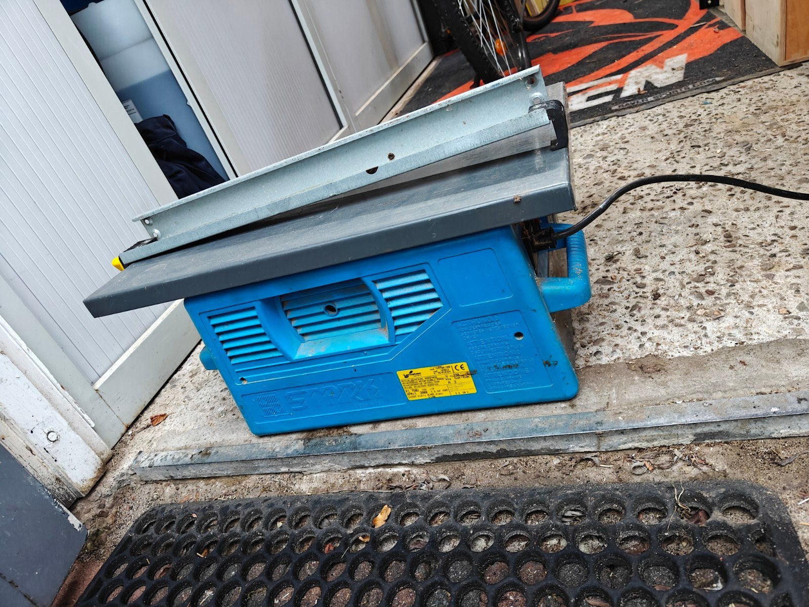 Kleine zaagtafel, Gebruikt, Stark, Overige typen, 600 tot 1200 watt