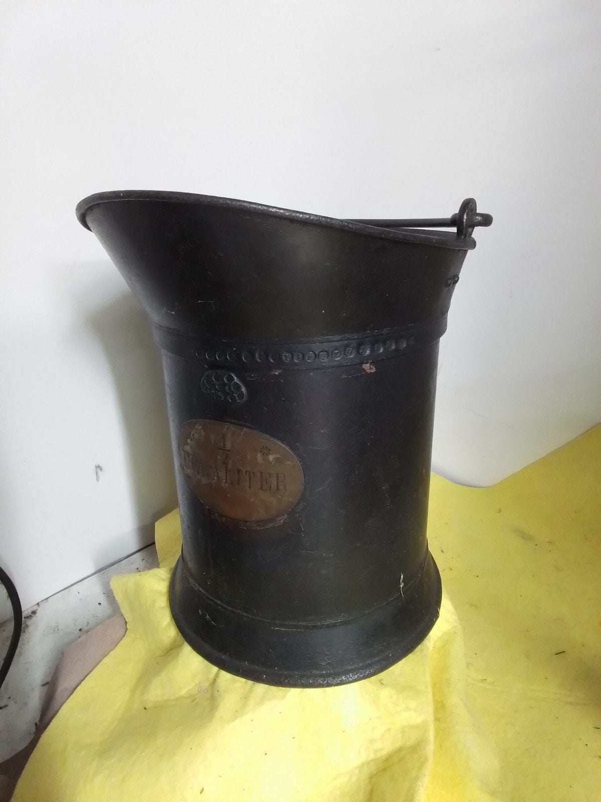 15704) antieke grote maatbeker  1/2 dekaliter i pr st, Ophalen of Verzenden
