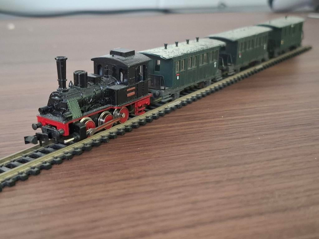 Minitrix T3 met 3 wagons, leuk setje, Hobby en Vrije tijd, Modeltreinen | H0, Gebruikt, Gelijkstroom, Trix, Wagon