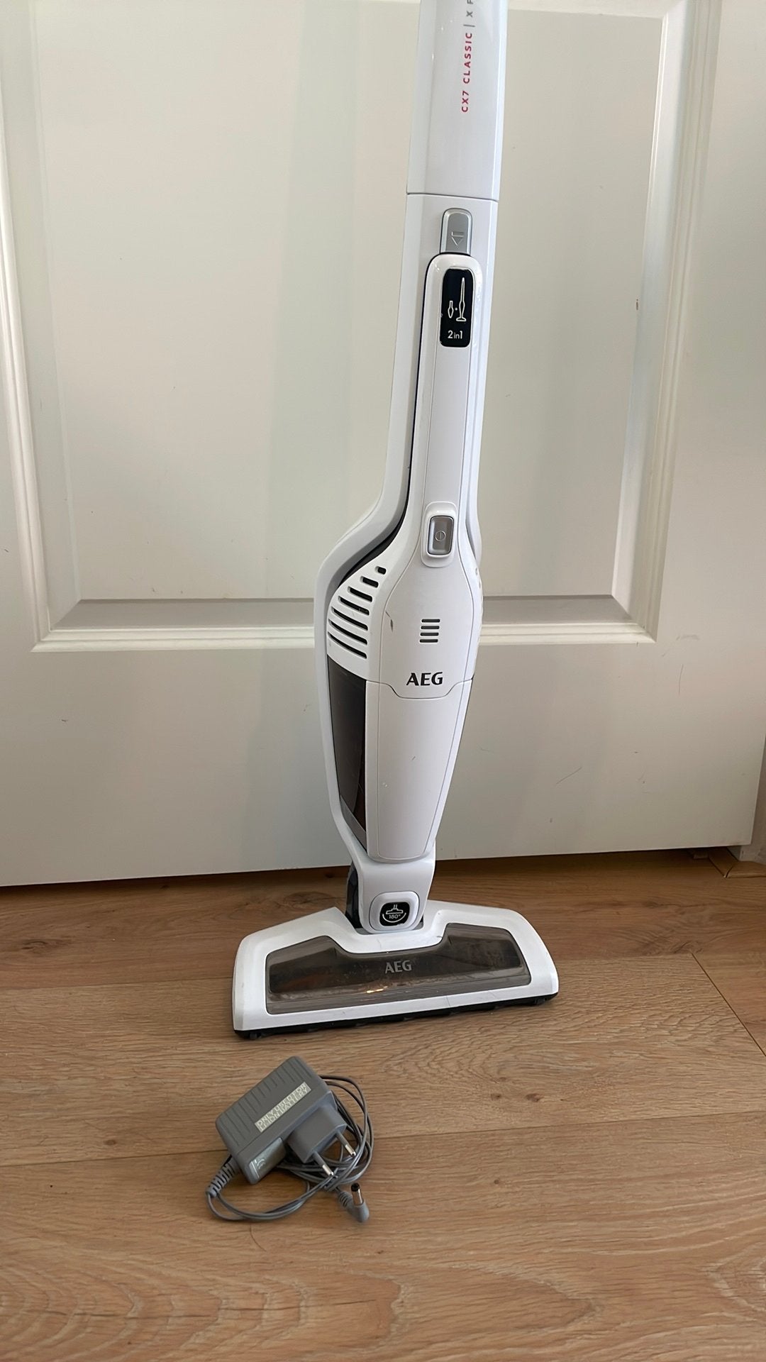 vacuum stokstofzuiger 2in1 AEG CX7-1-30IW, Witgoed en Apparatuur, Stofzuigers, Ophalen, Zo goed als nieuw, Robotstofzuiger