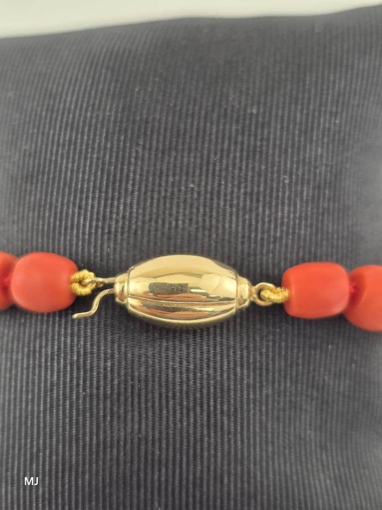 Bloedkoralen armband met gouden slot                    D148, Sieraden, Tassen en Uiterlijk, Antieke sieraden, Ophalen of Verzenden