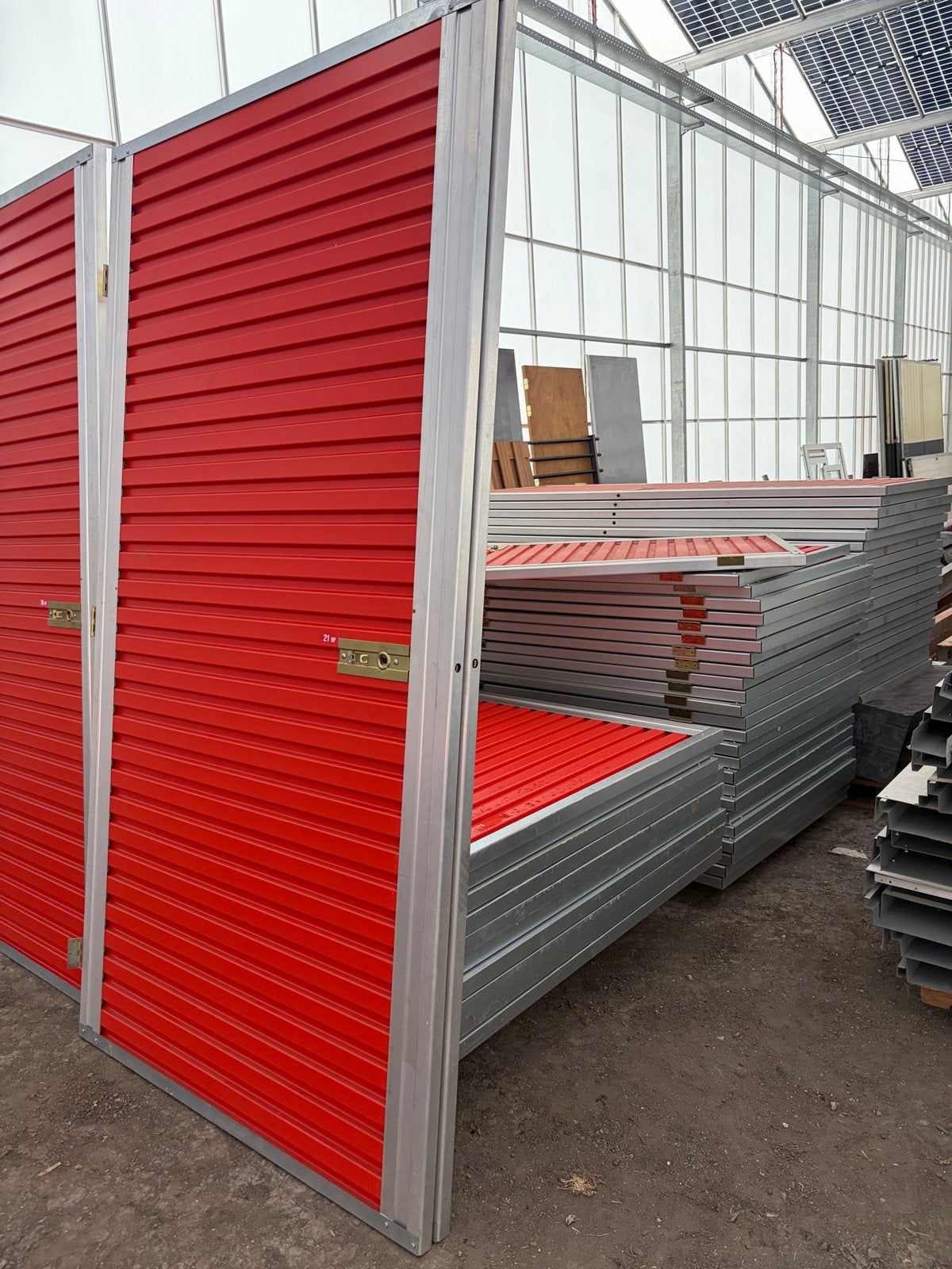 Rode Garagedeuren - Nieuwstaat, Ophalen, 80 tot 100 cm, Garagedeur, Zo goed als nieuw