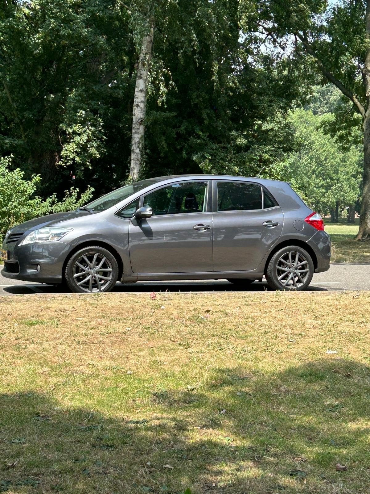 Toyota Auris automaat, Auto's, Toyota, Zwart, 4 cilinders, 1600 cc, Particulier