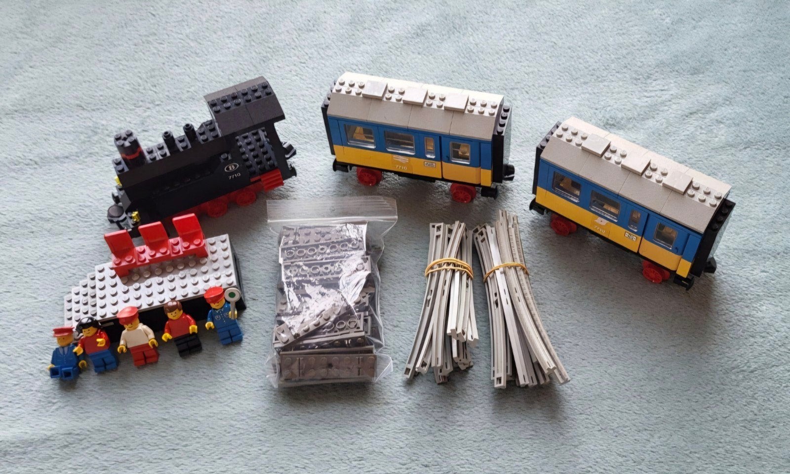 Lego trein grijze rails, duw locomotief, wagons (set 7710), Inclusief instructies, Gebruikt, Lego, Ophalen of Verzenden