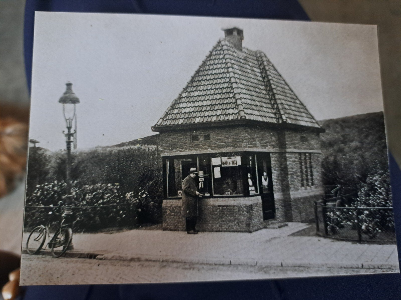 Deventer foto kiosk stationstraat, Verzamelen, Ansichtkaarten | Nederland, Ophalen of Verzenden, Overijssel