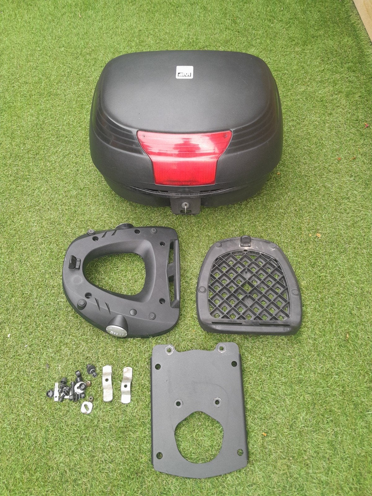 Givi Topkoffer voor motor/scooter - compleet en z.g.a.n., Ophalen, Zo goed als nieuw