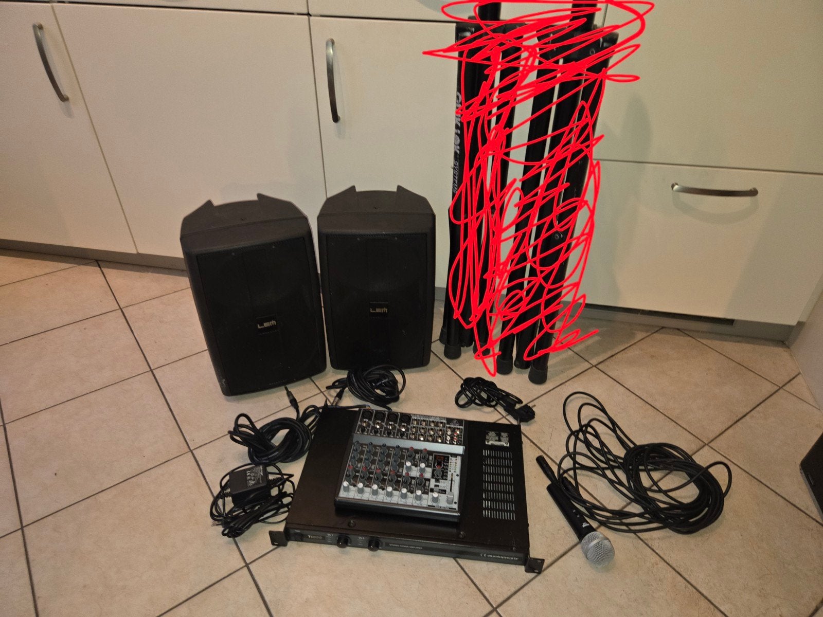 Complete geluid set, zanger(es) band karaoke

2 x LEM spn8 s, Muziek en Instrumenten, Ophalen of Verzenden, Gebruikt, Minder dan 500 watt