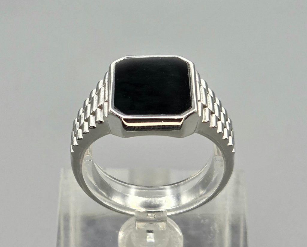 Zilveren bewerkte herenring met onyx. 2026/635, 20 of groter, ., Zwart, Heer