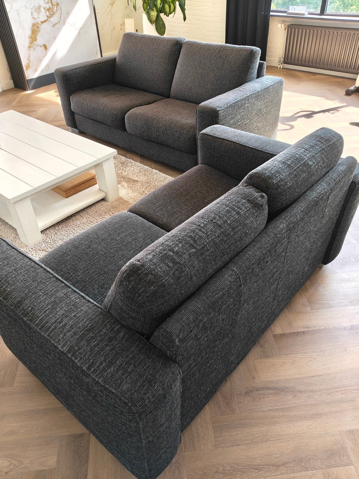 Comfortabele 2 en 3-zits banken in donkergrijs, Ophalen, Gebruikt, Modern en comfortabel, 150 tot 200 cm