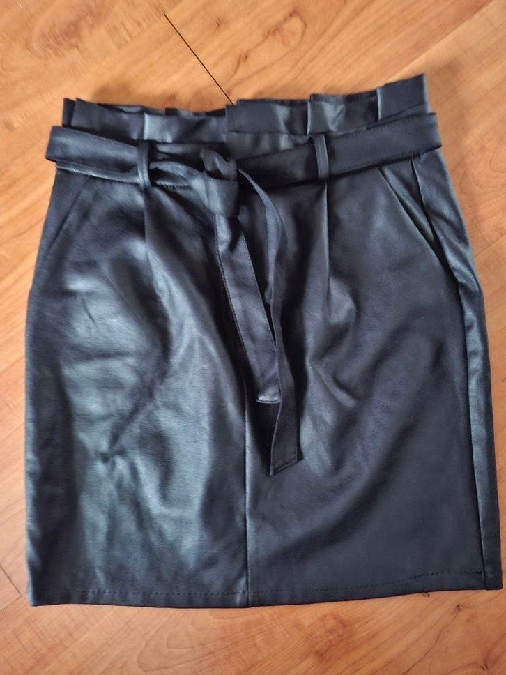 vera moda dameskleding zwarte rok mt M, Kleding | Dames, Rokken, Maat 38/40 (M), Vera moda, Zwart, Ophalen of Verzenden