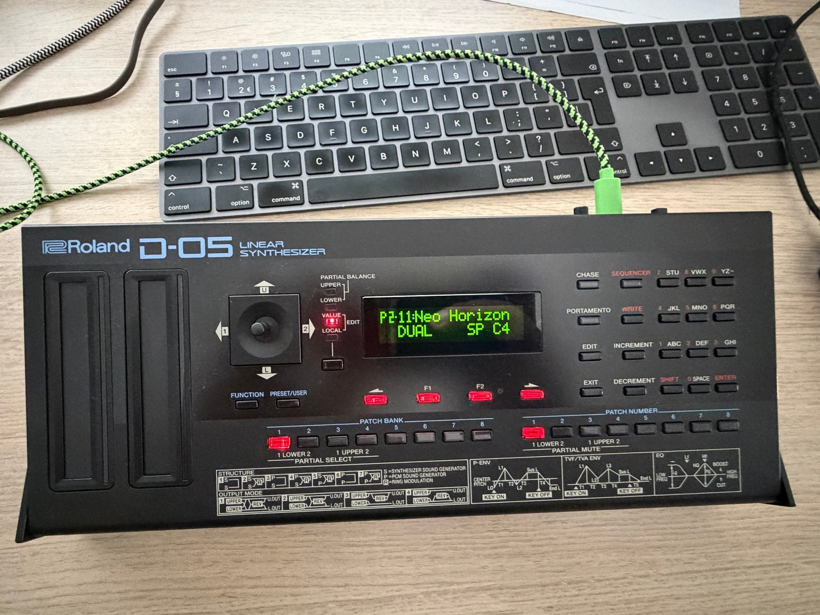 Roland D-05 Linear Synthesizer - Zo goed als nieuw, Muziek en Instrumenten, Synthesizers, Ophalen of Verzenden, Zo goed als nieuw
