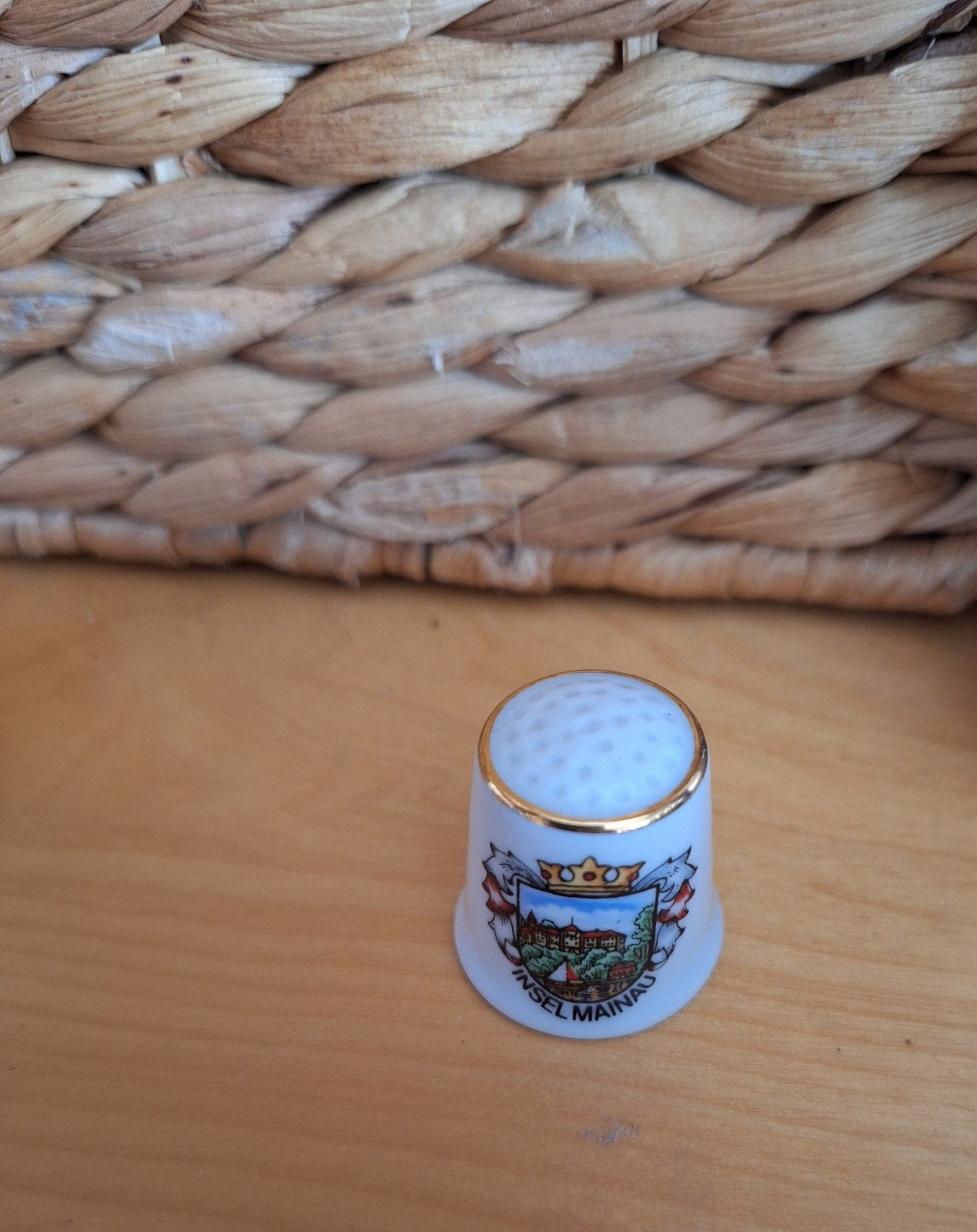 Vingerhoedje Mainau Porselein, Verzamelen, Vingerhoedjes, Ophalen of Verzenden, Zo goed als nieuw