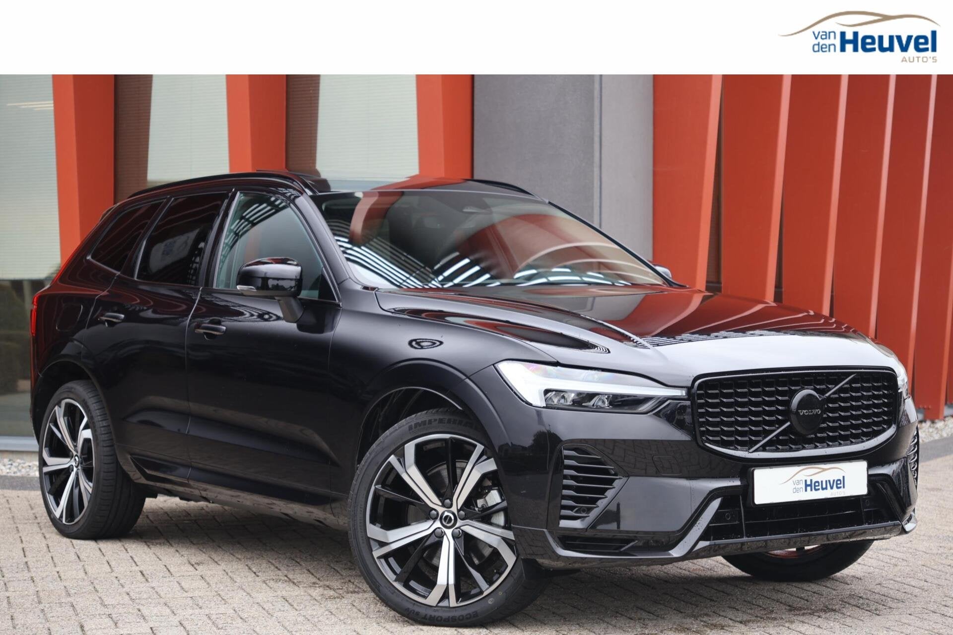 Volvo XC60 T6 Recharge AWD Plus Dark | Longe Range | Stoelve, Auto's, Dealer onderhouden, Gebruikt, 4 cilinders, Zwart