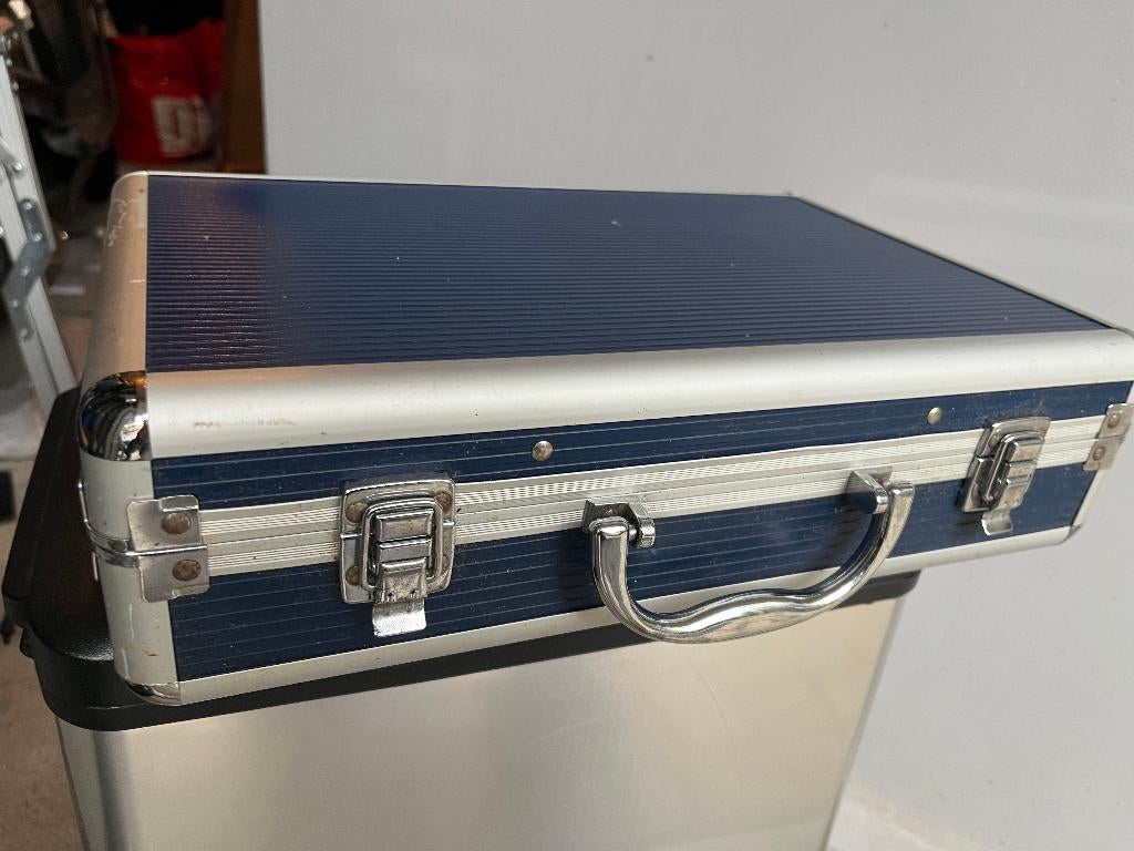 Leuke aluminium attachékoffer of aktekoffer., Sieraden, Tassen en Uiterlijk, Koffers, Ophalen, Metaal, Minder dan 50 cm, Minder dan 35 cm