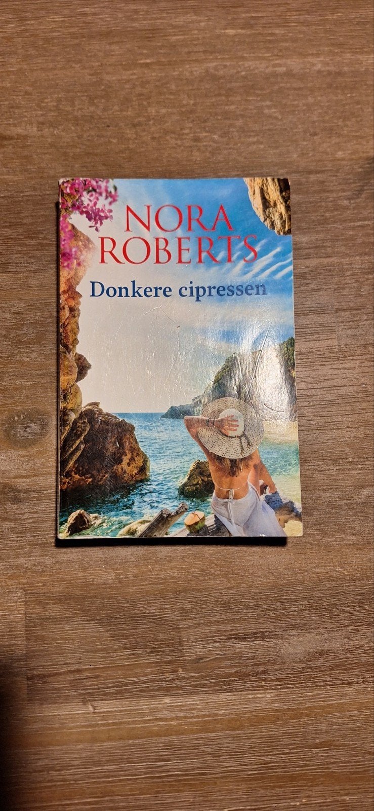 Nora Roberts - Donkere Cipressen (Gelezen), Ophalen of Verzenden, Gelezen, Nora Roberts