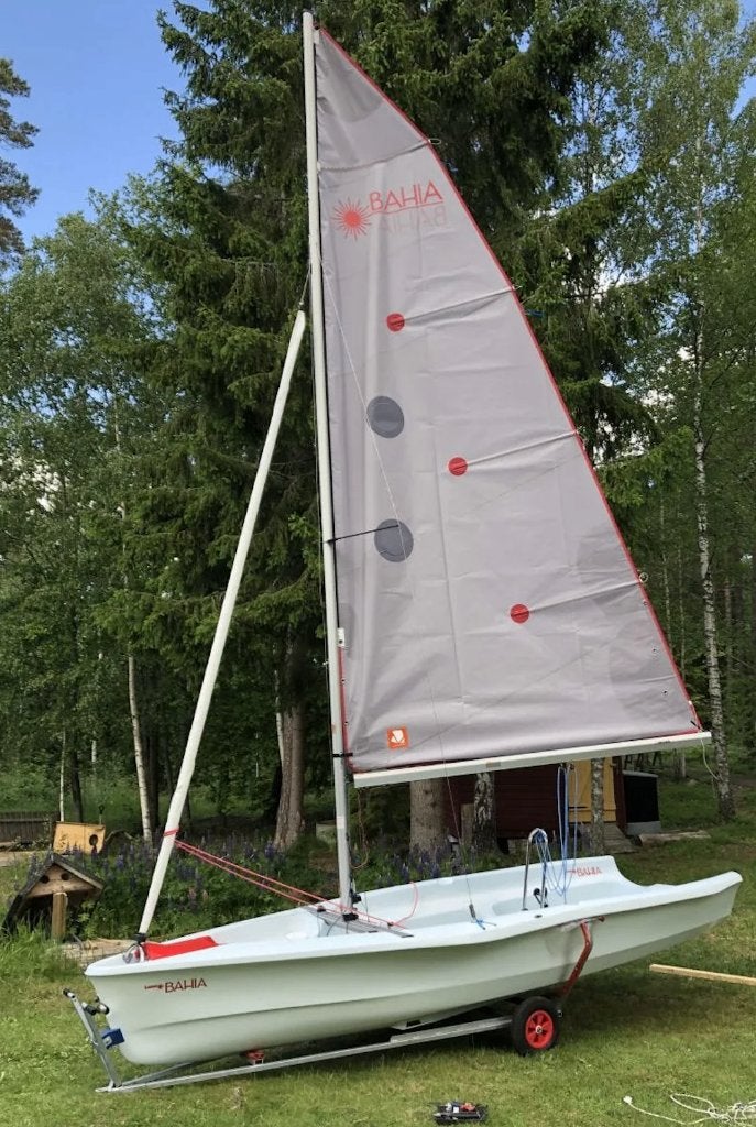 Laser Bahia Gennaker, incl trailers en Yamaha 2,5 pk motor, Watersport en Boten, Ophalen, Laser, Zo goed als nieuw, Polyethyleen