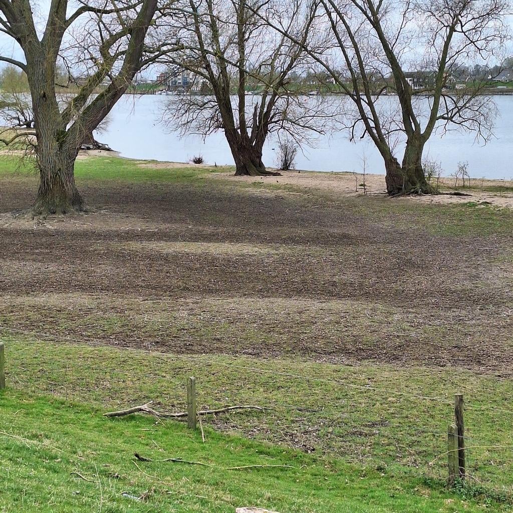 Kavel grond 16050 m2 aan het water voor b.v. recreatie., Huizen en Kamers, Kavels en Percelen, Verkoop zonder makelaar, 1500 m² of meer