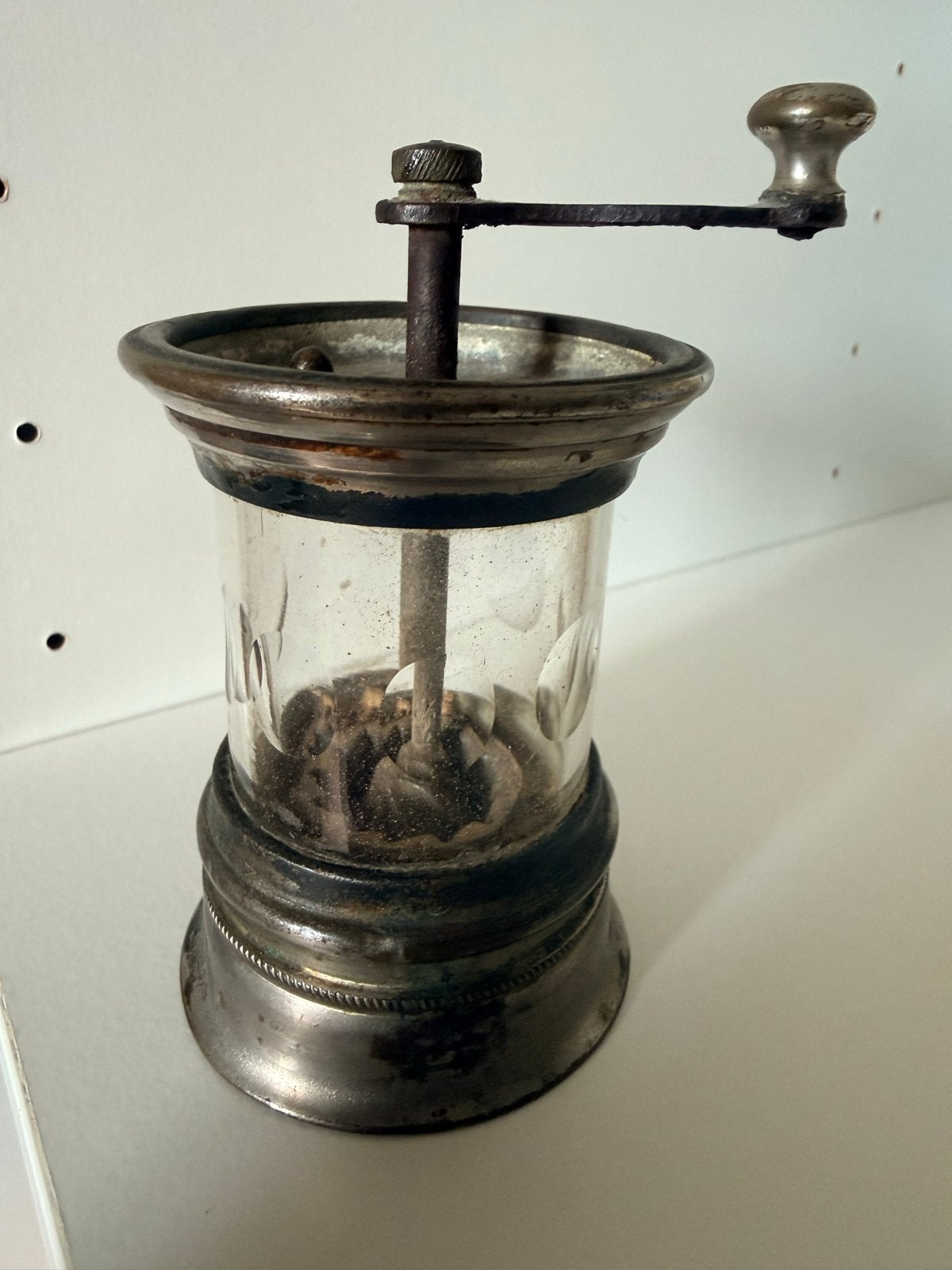 Antieke handmatige pepermolen - Glas en metaal, Antiek en Kunst, Ophalen of Verzenden