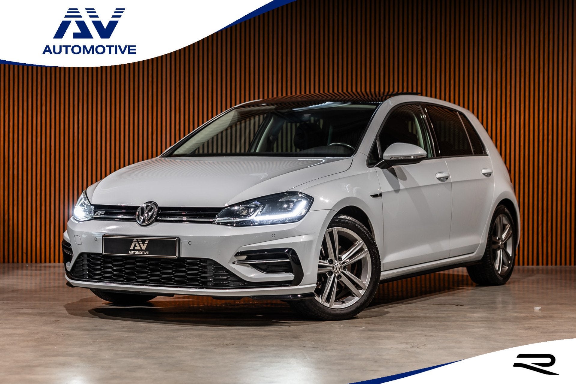 Volkswagen Golf 1.4 TSI R-Line | DSG | Panorama | LED | Virt, Gebruikt, 4 cilinders, Alcantara, Wit