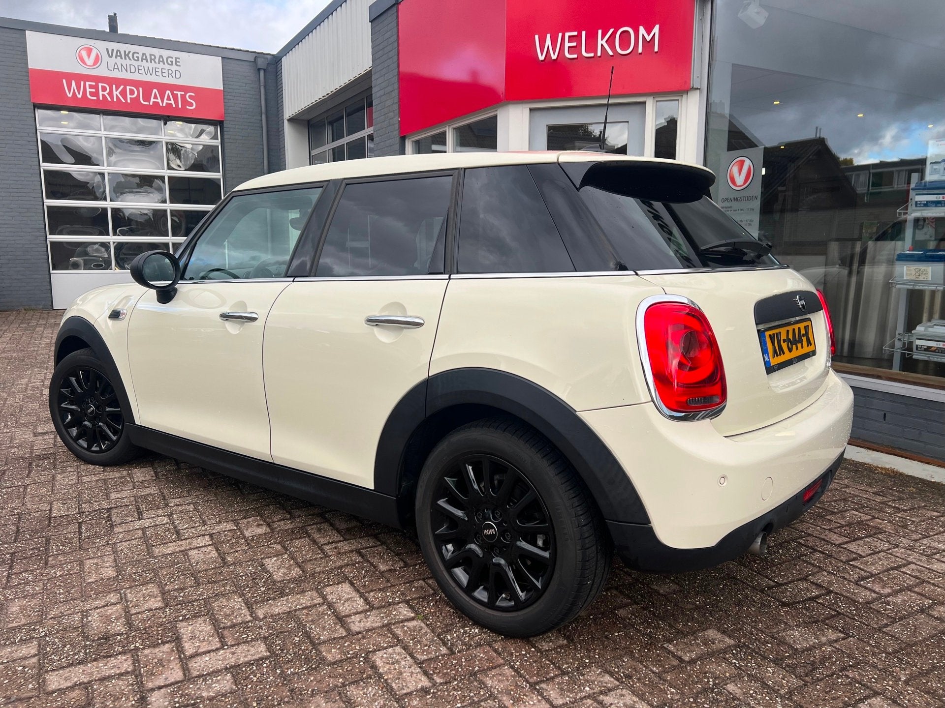 Mini Mini 1.5 One Salt, glas-dak, Nieuwstaat dealer-oh! Rijk, Auto's, Voorwielaandrijving, Dealer onderhouden, Stof, Gebruikt