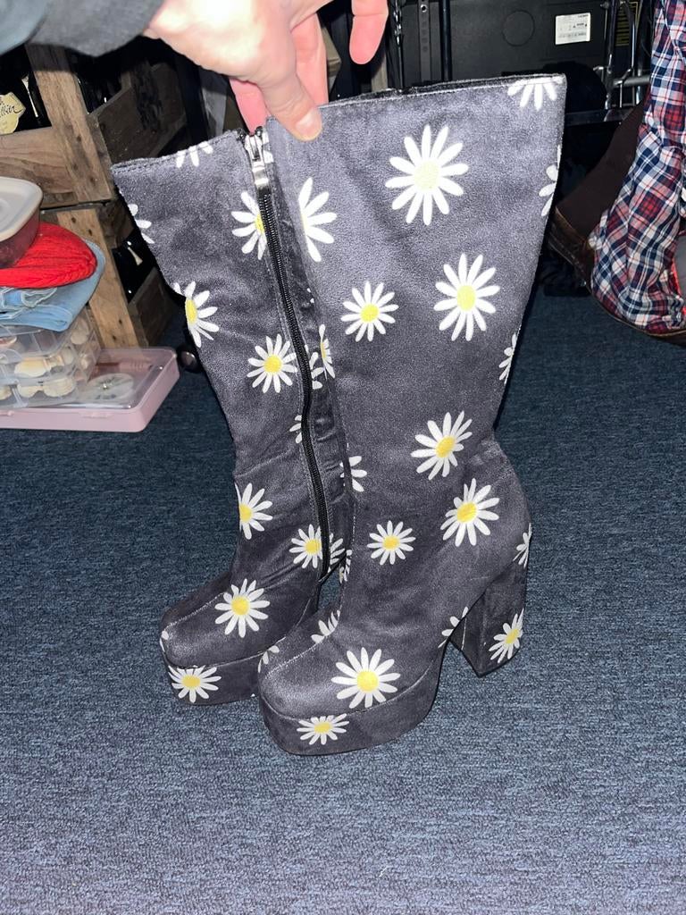 Zwarte laarzen met madeliefjesprint - Maat 40, Kleding | Dames, Ophalen of Verzenden, Zo goed als nieuw, Zwart, Lage of Enkellaarzen