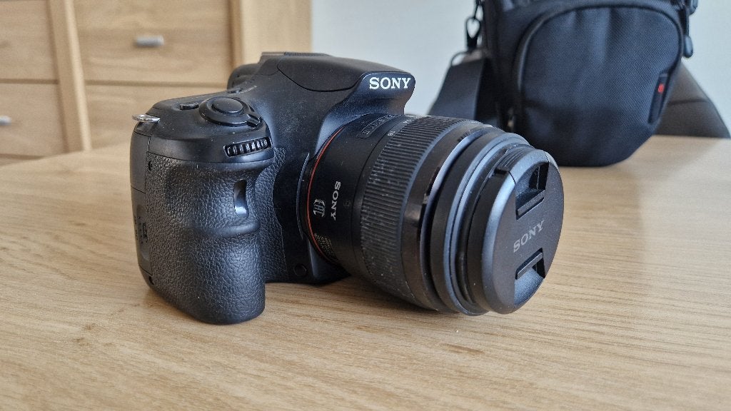 Sony Alpha A58 + 18-55mm + 75-300mm + Tas + Doos, Gebruikt, Spiegelreflex, Bodydop, Ophalen of Verzenden