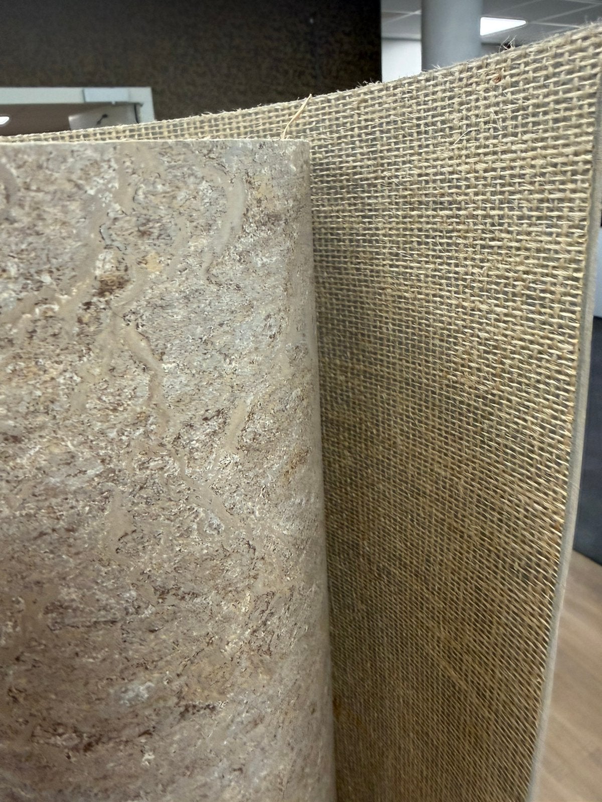 COUPON 1.05x 2.00 MARMOLEUM /LINOLEUM RESTANT, Ophalen, Bruin, Nieuw, Minder dan 10 m²