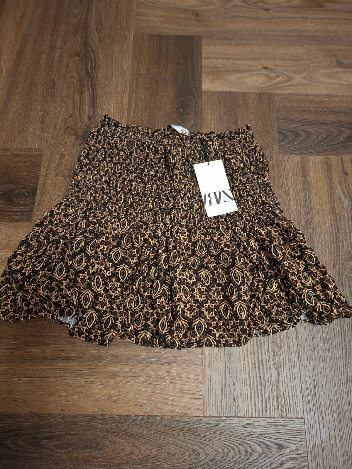 Zara mini rok met print en gouden details - Nieuw, Kleding | Dames, Rokken, Nieuw, Ophalen of Verzenden, Maat 34 (XS) of kleiner