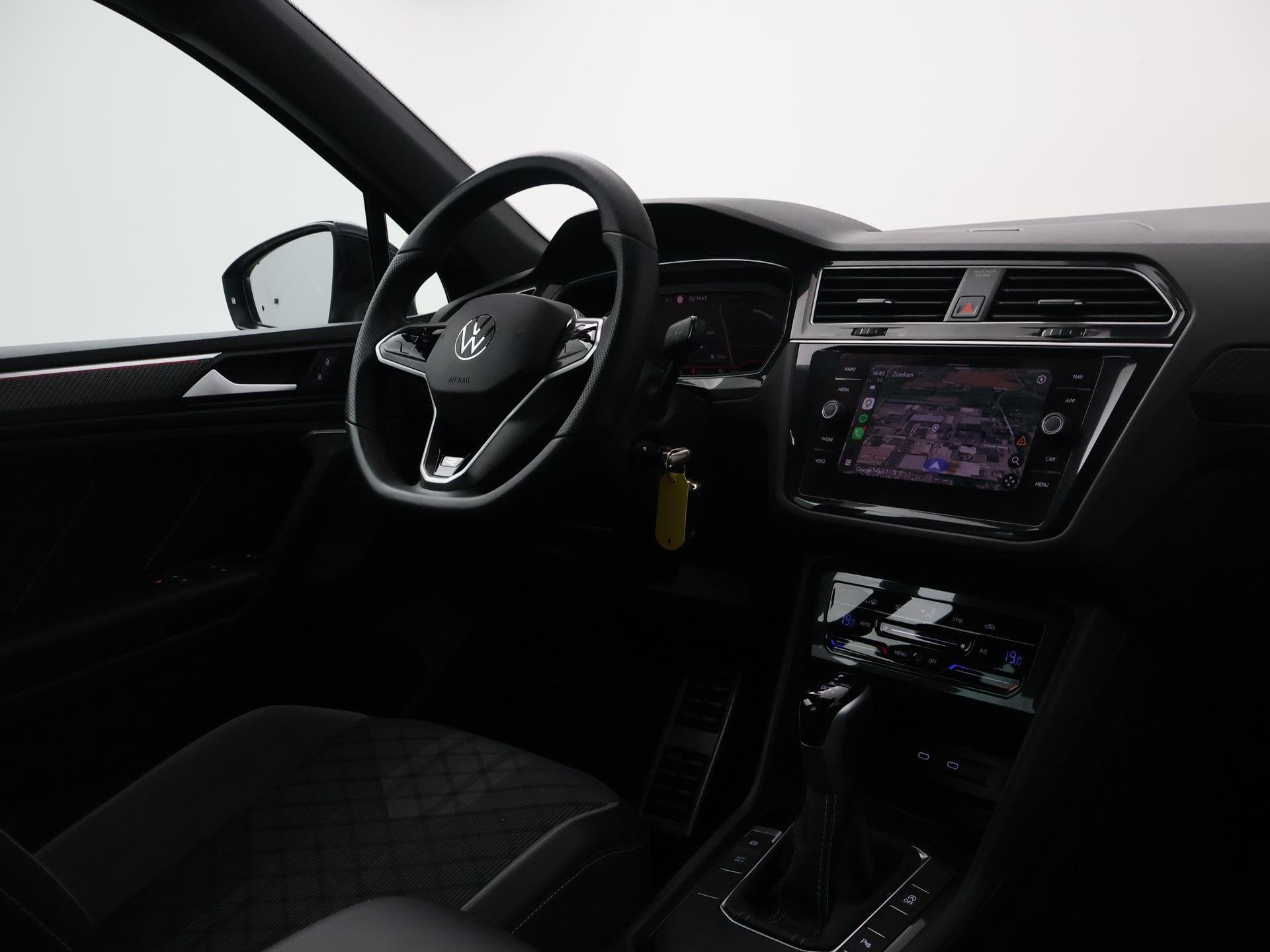 Volkswagen Tiguan 1.5 TSI R-LINE + VIRTUAL COCKPIT | ADAPTIV, Stof, Euro 6, 4 cilinders, Zwart