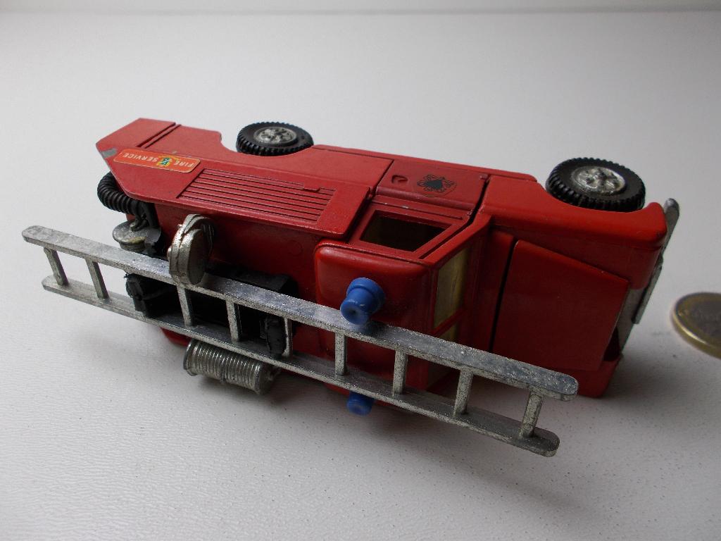 1974 Dinky Toys 282 109 WB LAND ROVER FIRE APPLIANCE I.g.st., Ophalen of Verzenden, Zo goed als nieuw, Auto, Dinky Toys