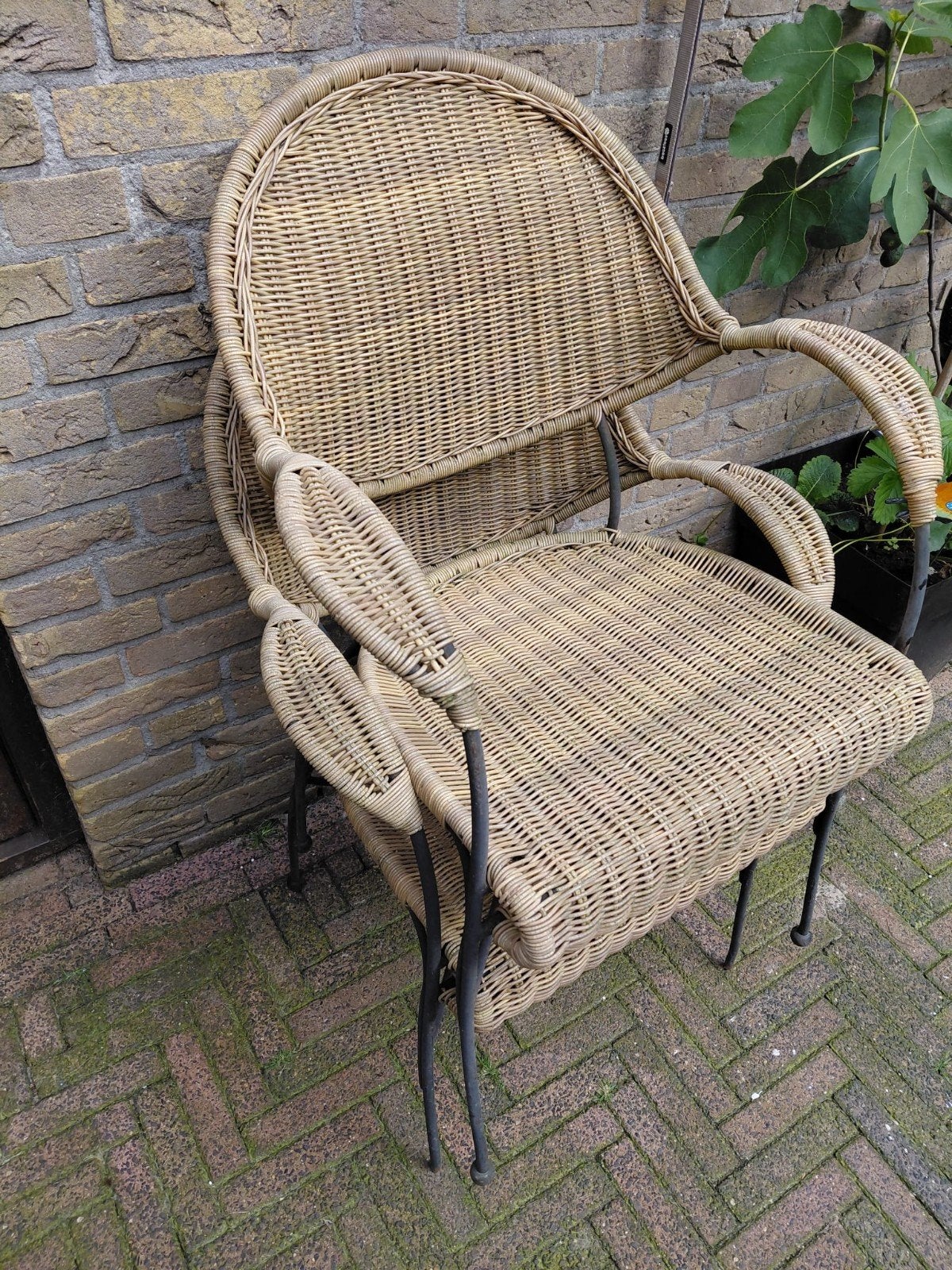 Rotan stoel met metalen frame - 7 stuks, Ophalen of Verzenden, Gebruikt, Rotan, Stapelbaar