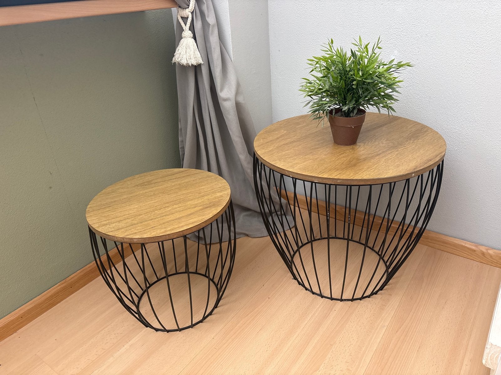 Set van 2 bijzettafels met houten blad en metalen onderstel, Ophalen, 50 – 75, Minder dan 50 cm, Rond