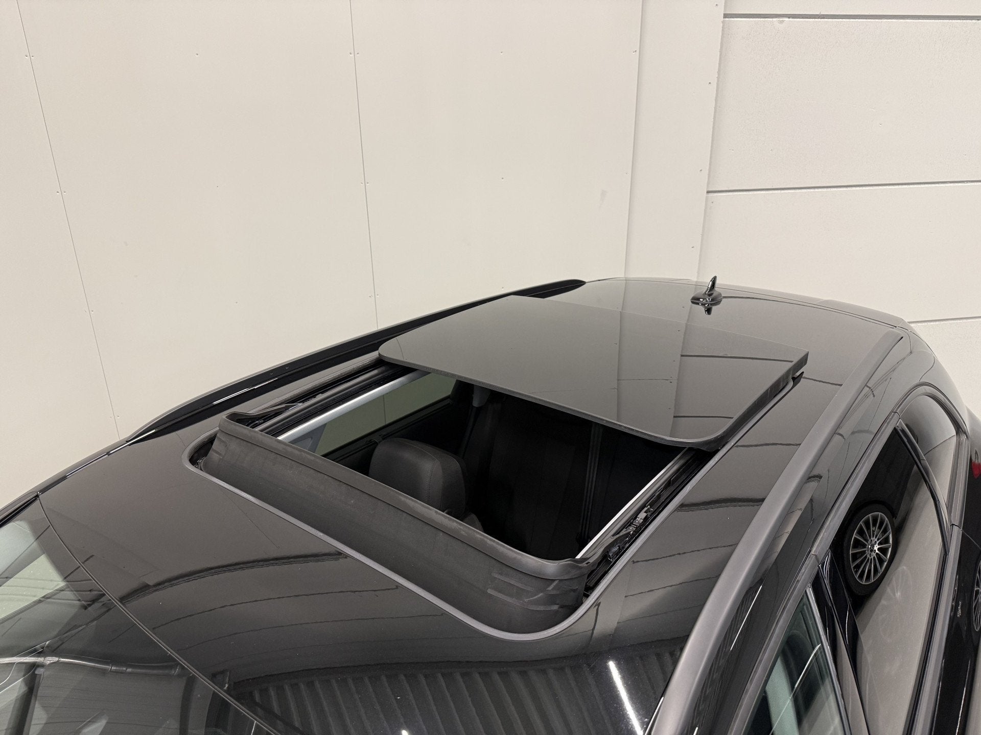 Audi A4 Avant 40 TFSI 204PK S-Line Facelift PANO/TREKHAAK/AC, Stof, Gebruikt, Zwart, 4 cilinders