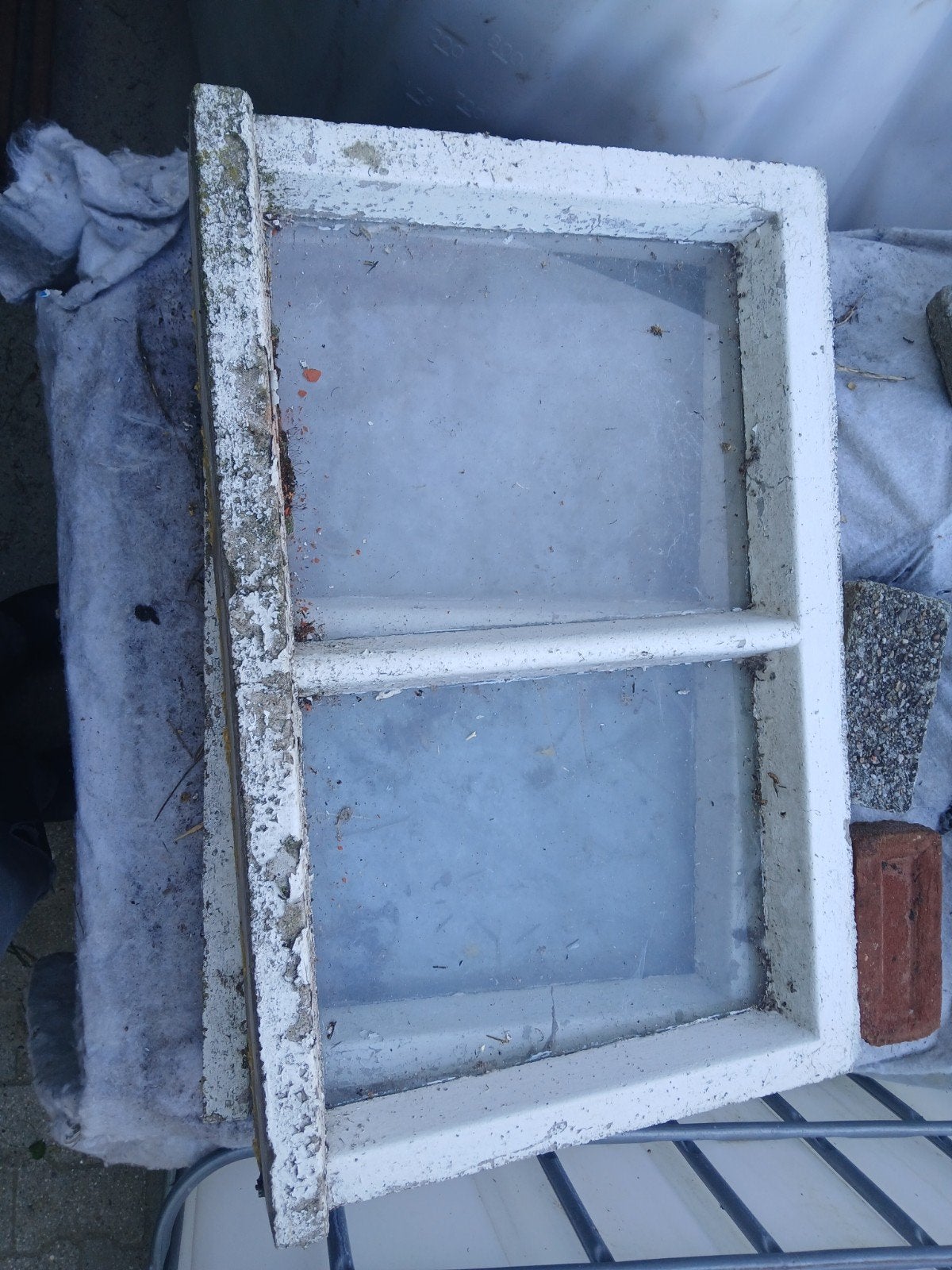 Oud betonnen raamkozijn met enkelglas, Ophalen, Gevelraam of Ruit, Gebruikt, Minder dan 80 cm