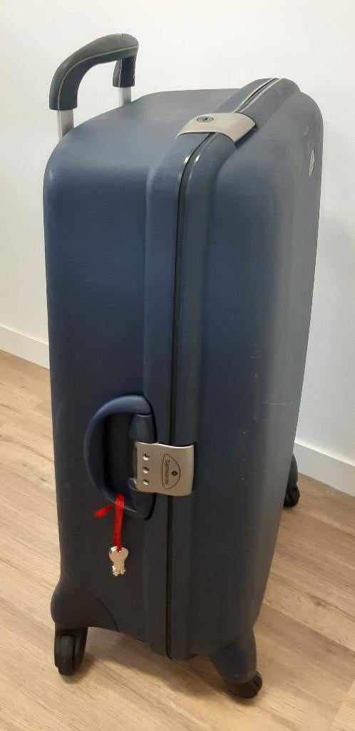 Te koop Samsonite koffer blauw 75x52x25cm met 4 wieltjes, Sieraden, Tassen en Uiterlijk, Koffers, Gebruikt, Hard kunststof, 45 tot 55 cm