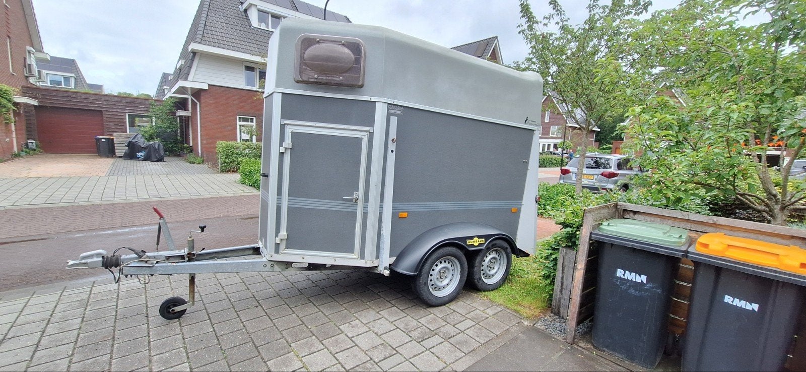 Donkegrijze Humbaur 1,5 paards trailer van 2006, Ophalen, Gebruikt