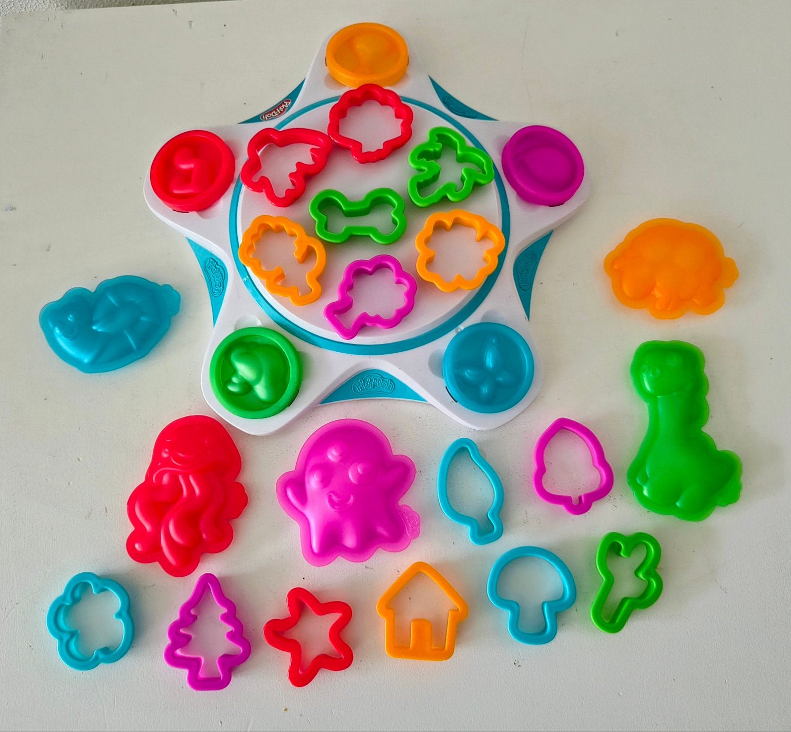 Play doh pakket allerlei vormpjes (zonder klei), Ophalen of Verzenden, Gebruikt, Knutselen