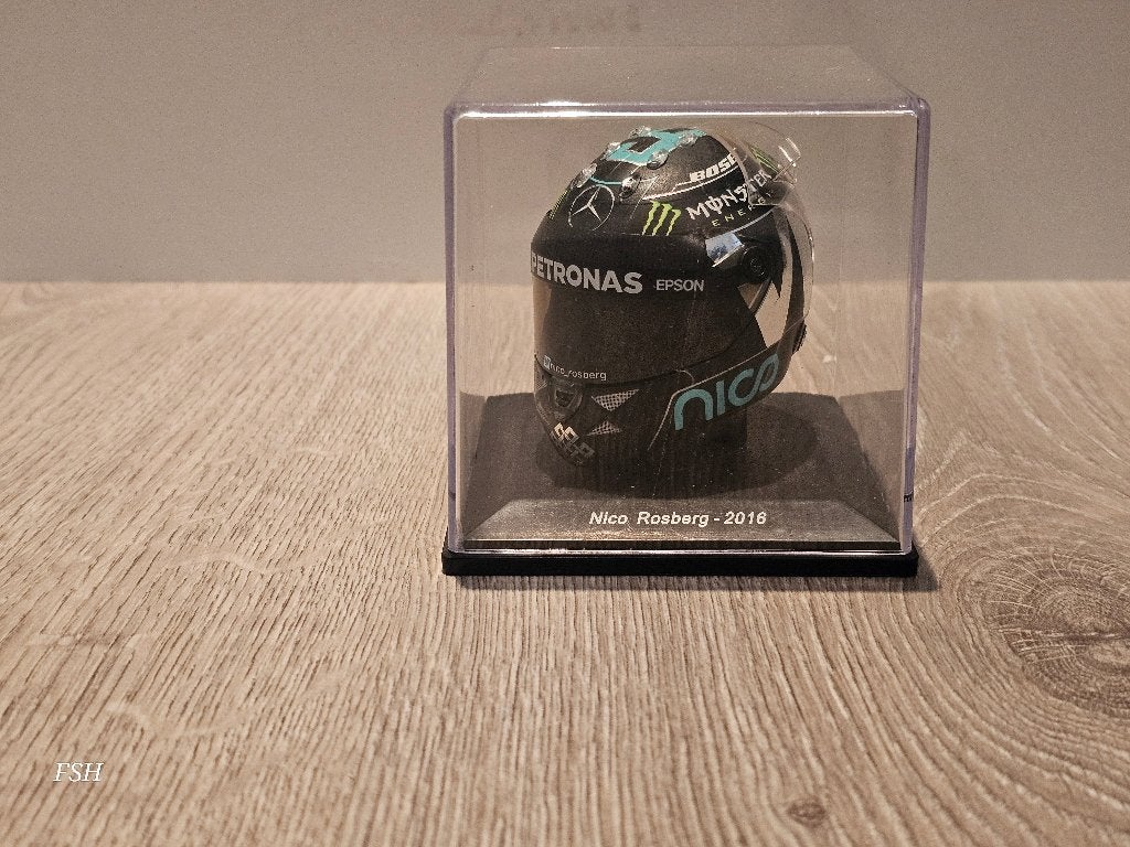 Helm 1:5, Nico Rosberg # 6, Wereldkampioen F1 2016. SPARK., Ophalen of Verzenden, Zo goed als nieuw, Formule 1