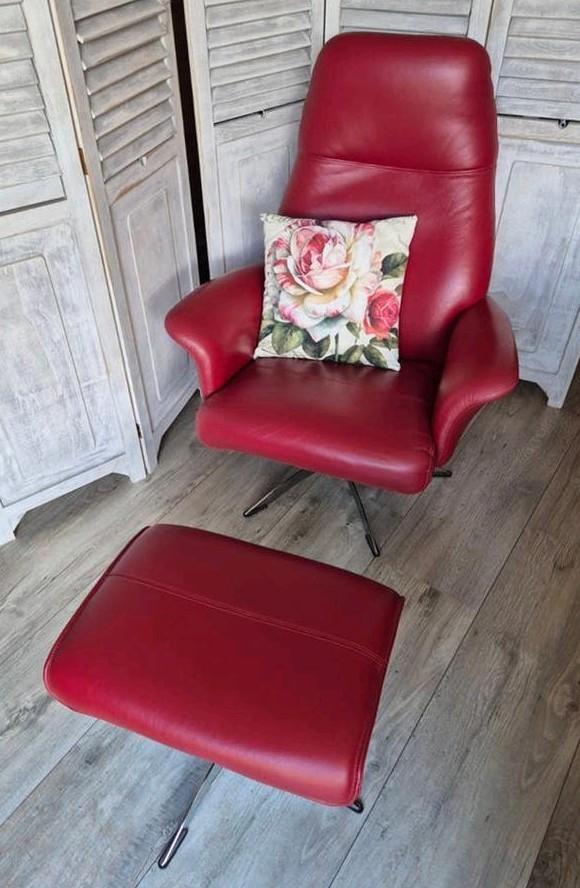 Leren fauteuil + voetsteun rood, Ophalen, Minder dan 75 cm, Leer, Zo goed als nieuw
