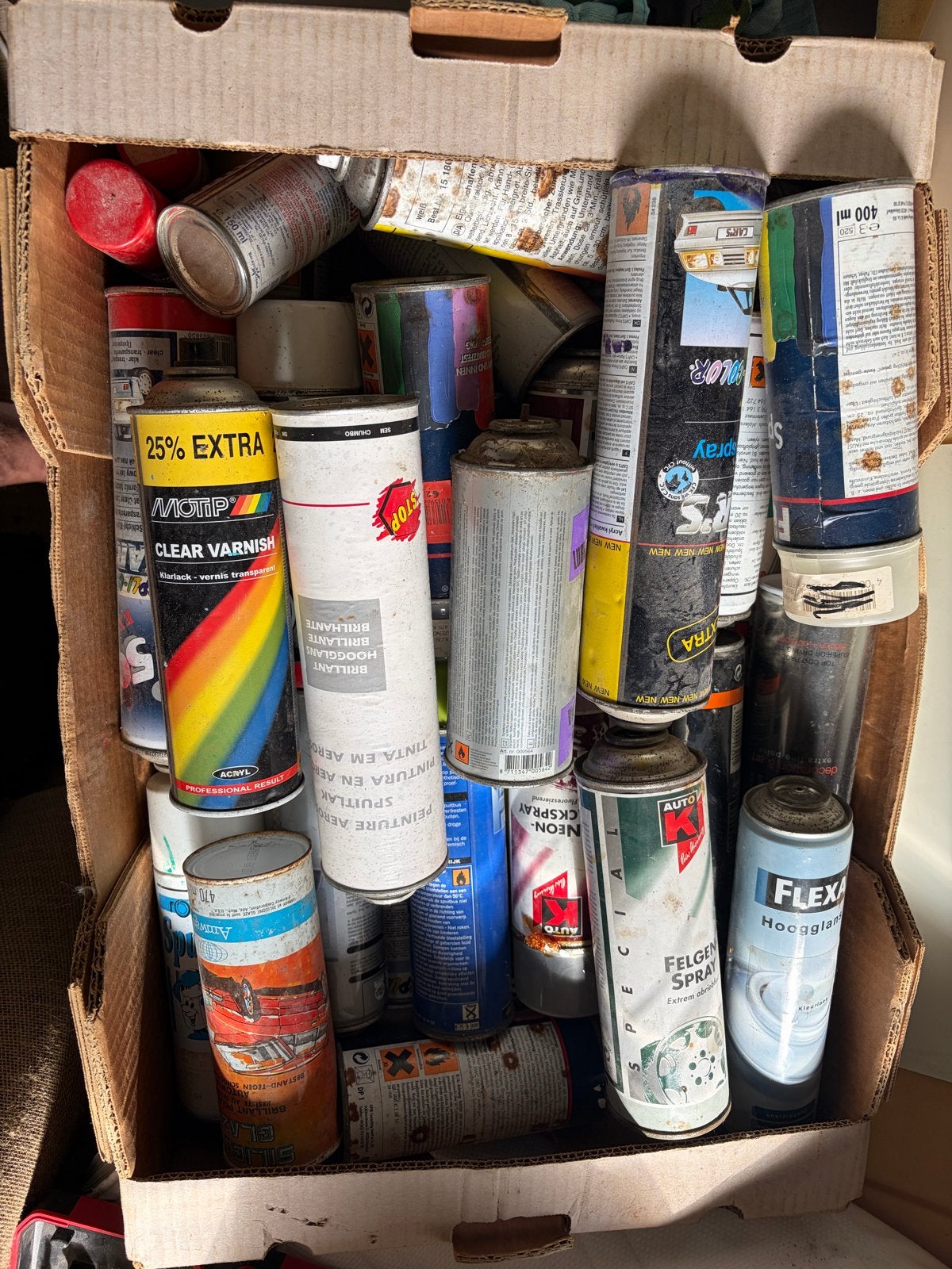Diverse spuitbussen - Meeste driekwart of meer vol, Ophalen of Verzenden, Gebruikt, Verf