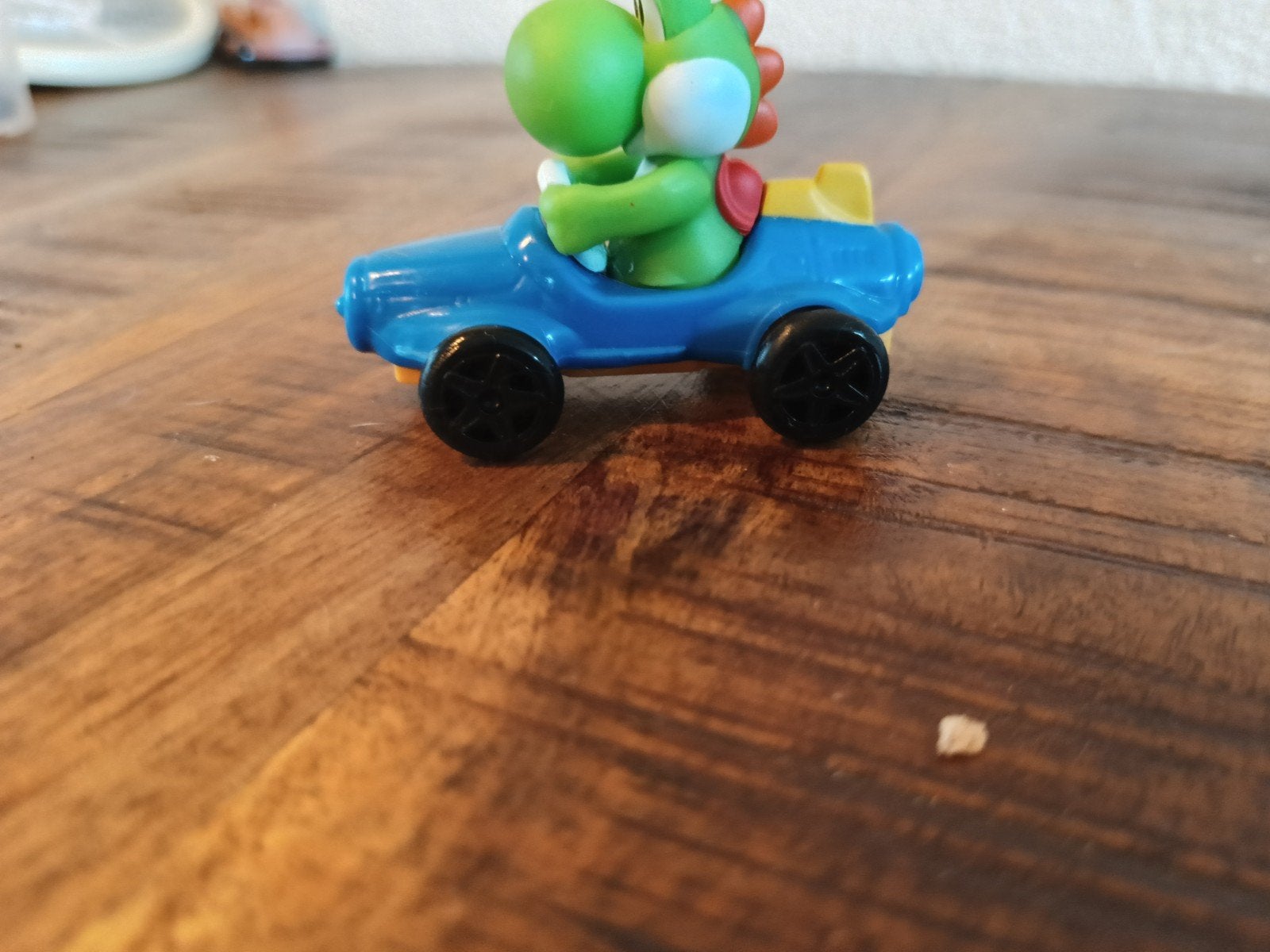Yoshi in auto - Mario Kart speelgoedfiguur, Ophalen of Verzenden, Gebruikt
