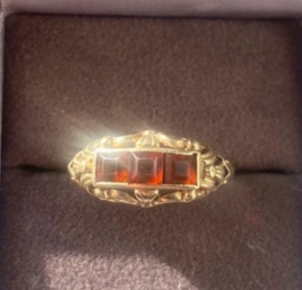 Vintage art deco 14 Karaat Gouden Ring met 3 citrien stenen, Gebruikt, Ophalen of Verzenden, 17 tot 18, Met edelsteen